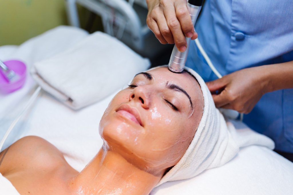 young-woman-lying-cosmetologist-s-table-rejuvenation-procedure_343596-85